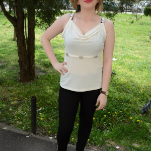 Top elegant cu bretele cu strasuri, de culoare alba, decolteu in V - Img 2