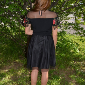 Top modern cu talie scurta, culoare neagra, cu dantela colorata - Img 4