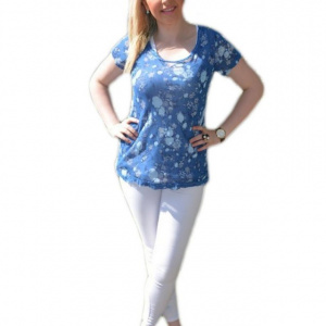 Tricou albastru, cu design tineresc, prevazut cu top alb simplu