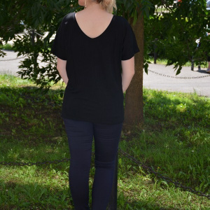 Tricou de primavara-vara, negru cu imprimeu modern in fata - Img 6