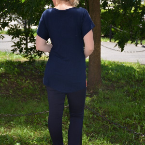 Tricou rafinat cu maneca scurta si decolteu mic, design multicolor - Img 5