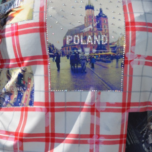 Tricou tineresc cu imprimeu in carouri rosu-alb, decoloteu rotund - Img 6