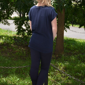Tricou tineresc cu strasuri si model cu trandafiri, fond bleumarin - Img 3