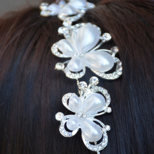 Agrafa chic din metal fin argintiu cu cristale sau perle aplicate - Img 3