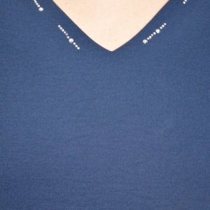 Bluza casual, cu imprimeu strasuri la gat si partea de jos, pe fundal bleumarin - Img 7