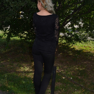 Bluza chic, de culoare neagra, cu decolteu elegant, tip barcuta - Img 3