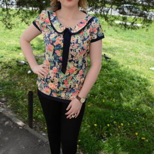 Bluza cu maneca scurta si imprimeu floral deosebit multicolor - Img 2