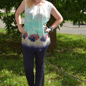 Bluza de vara fara maneci, culoare alba cu imprimeu bleumarin - Img 4