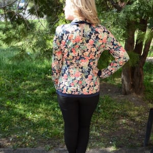Bluza eleganta, multicolora cu esarfa bleumarin - Img 5