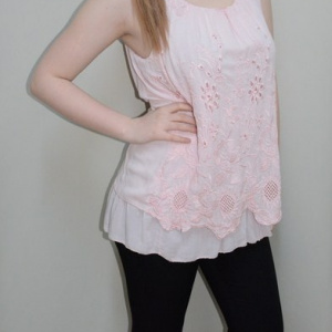 Bluza fara maneci, de culoare roz pudra, cu design brodat - Img 3