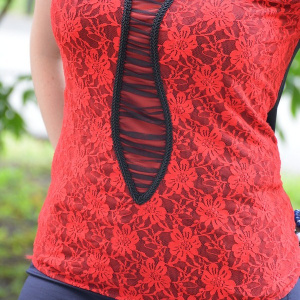 Bluza feminina cu aspect elegant din dantela rosie si tul negru - Img 5