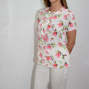 Bluza Gabriela, cu design de flori roz, pe fundal alb - Img 4