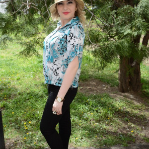 Bluza lejera de vara, imprimeu turcoaz pe fond alb, masura mare - Img 3