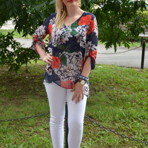 Bluza moderna cu maneca scurta, nuanta bleumarin cu trandafiri - Img 2