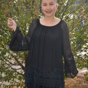 Bluza moderna Kara cu insertii de broderie si dantela ,nuanta de negru