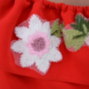Bluza rosie cu talie scurta, decolteu pe umeri si broderie florala - Img 7