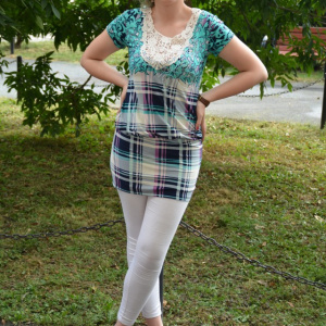 Bluza trendy cu dantela, elastic in talie si imprimeu turcoaz - Img 2