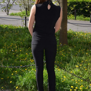 Bluza trendy cu volan in fata, model casual in nuanta de negru - Img 5