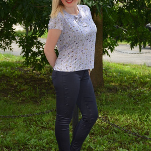 Bluza vaporoasa de zi, de culoare mov cu imprimeu modern - Img 3