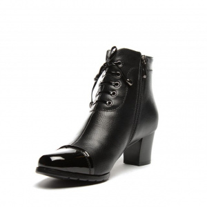 Botina scurta, nuanta de negru, cu decor cu aspect de siret - Img 2