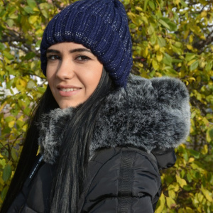 Caciula simpla de iarna, culoare bleumarin cu design argintiu - Img 3
