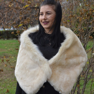 Capa Anna dreptunghiulara cu insertii de blanita ,nuanta de bej - Img 4