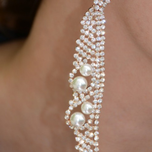 Cercei deosebiti cu forma alungita, accesorizati cu perle si strasuri - Img 3