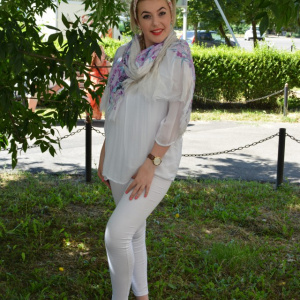 Esarfa rafinata cu forma dreptunghiulara, nuanta alba design roz - Img 7