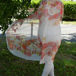 Esarfa rafinata din matase si vascoza alba cu design multicolor - Img 2