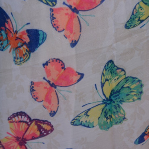 Esarfa trendy din material fin cu design deosebit pe fond alb - Img 5
