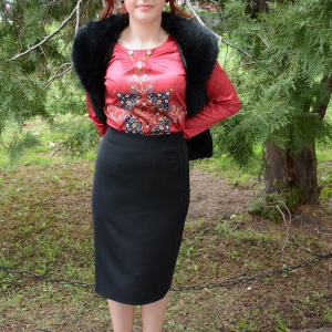 Fusta casual, de culoare neagra, din material lucios cu strasuri - Img 3