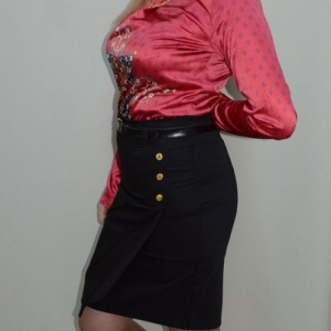 Fusta in tendinte, neagra, cu model de cusaturi oblice si nasturi - Img 3