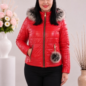 Jacheta Vera casual ,scurta cu aspect lucios ,nuanta de rosu