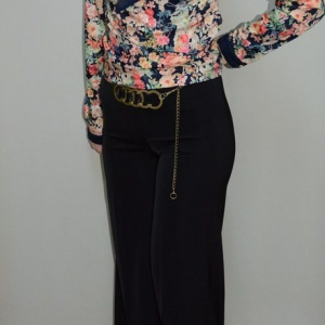 Pantalon elegant, de culoare neagra, dispune de un croilarg, tip fusta - Img 2