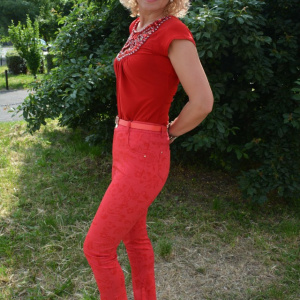 Pantalon lung in nuanta vie de vara, rosu cu imprimeu floral - Img 3