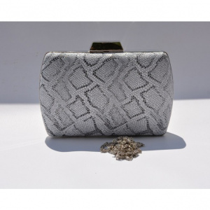 Poseta eleganta,design piele de sarpe ,nuanta alb - Img 2