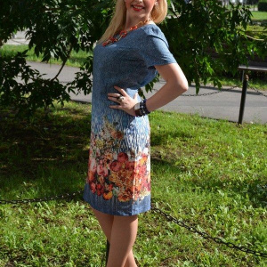 Rochie casual cu imprimeu tineresc multicolor si maneca scurta - Img 3