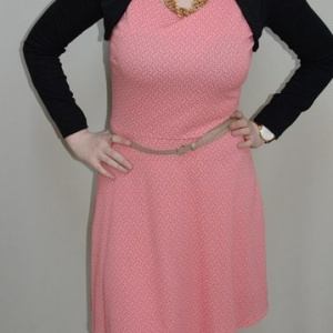 Rochie casual, pe corai, fara maneci, cu curea subtire in talie si in clos - Img 5