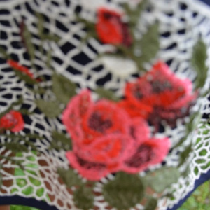 Rochie chic cu croiala cambrata, nuanta bleumarin cu flori - Img 7