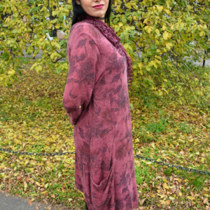 Rochie chic din material tricotat cu imprimeu pe fond marsala - Img 5