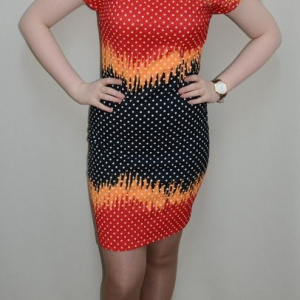 Rochie cu croi clasic, de culoare negru-rosu cu design de buline - Img 2