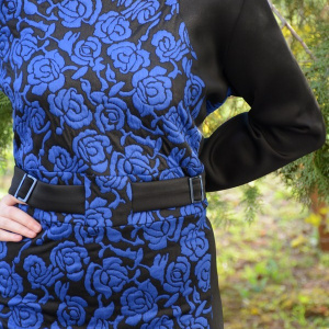 Rochie cu maneca lunga, neagra cu model de flori bleumarin - Img 2