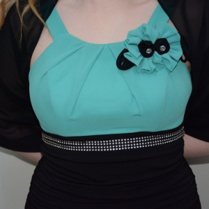 Rochie dama, nuanta de turcoaz, floare moderna aplicata - Img 4