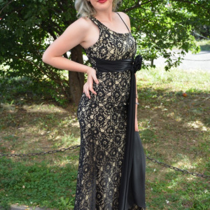 Rochie de seara lunga, eleganta, din dantela neagra pe fond crem - Img 4
