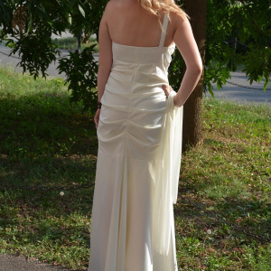 Rochie de seara lunga, pe nuanta ivory, cu insertii florale deosebite - Img 4