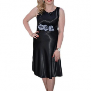 Rochie de seara neagra, din saten, de lungime medie si bretele late