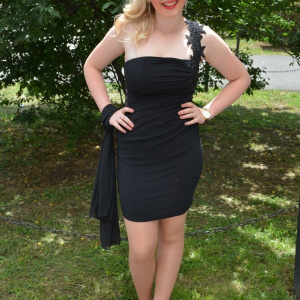 Rochie de seara scurta, neagra, model cambrat pe corp si pe un umar - Img 2
