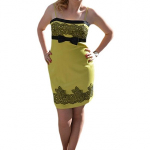 Rochie de seara scurta, pe verde deschis, frumos cambrata pe corp - Img 1
