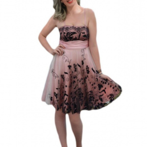 Rochie de seara scurta, plamanie, cu un aspect tineresc si modern