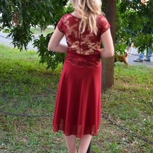 Rochie de seara scurta visinie, superba, dantela cu motive florale - Img 7